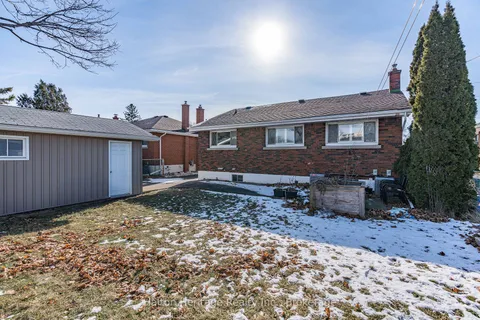 39 Wildewood Ave, Hamilton, ON L8T 1X4