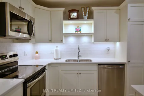 44 Charter Creek Crt, St. Thomas, ON N5R 0L3