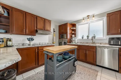 7583 Rainbow Crescent, Niagara Falls, ON L2G 7K5