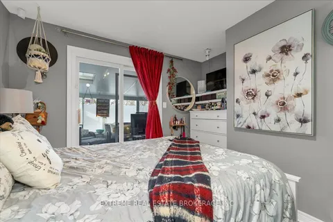 7583 Rainbow Crescent, Niagara Falls, ON L2G 7K5