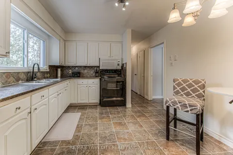 103 Vista Cres, Kitchener, ON N2M 4C8