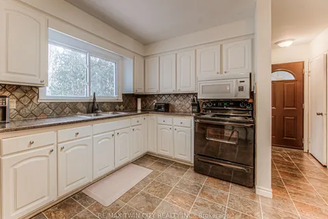 103 Vista Cres, Kitchener, ON N2M 4C8