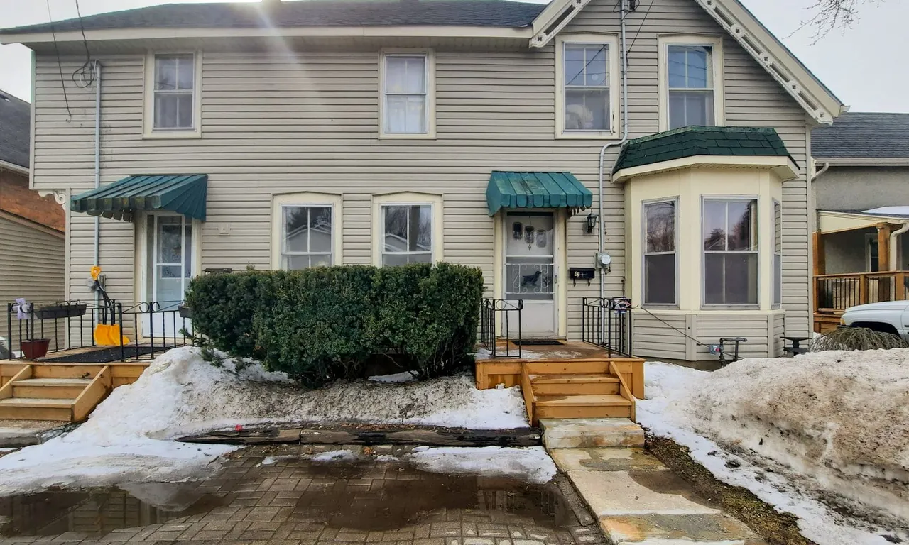 40-42 North Augusta Rd, Brockville, ON K6V 2X4