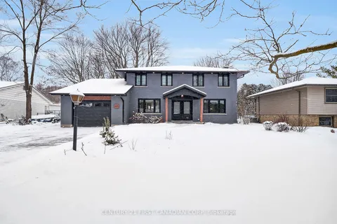 17 Queen Mary Cres, London, ON N6H 4B5