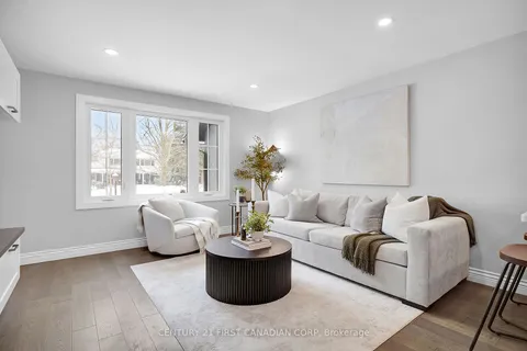 17 Queen Mary Cres, London, ON N6H 4B5