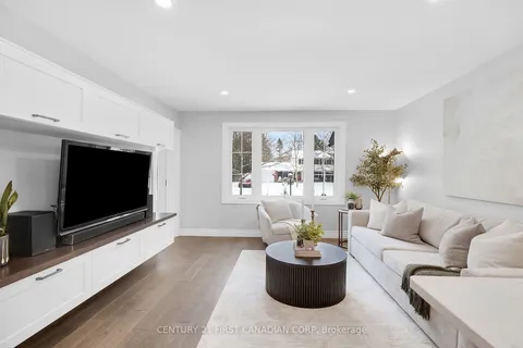 17 Queen Mary Cres, London, ON N6H 4B5