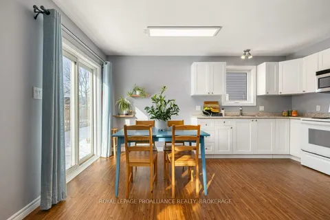 66 Cowdy St, Kingston, ON K7K 3V9