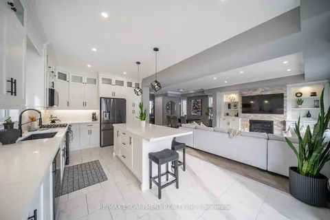 36 Miller Dr, Hamilton, ON L9G 0H9