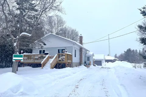 11 John Street, St. Charles, ON P0M 2W0
