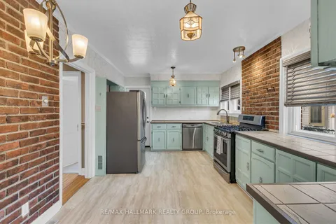 1335 Kitchener Ave, Hunt Club - South Keys and Area, ON K1V 6W1