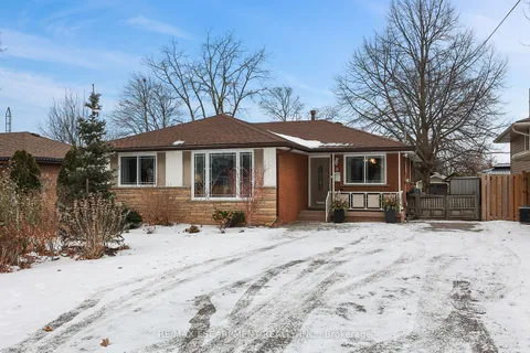 8 Lakeview Ave, Grimsby, ON L3M 3M1