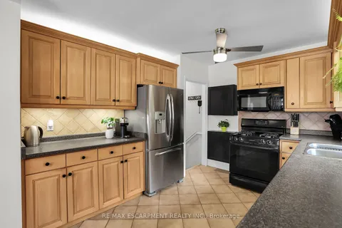 8 Lakeview Ave, Grimsby, ON L3M 3M1
