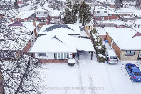 122 Hazelglen Dr, Kitchener, ON N2M 2E5