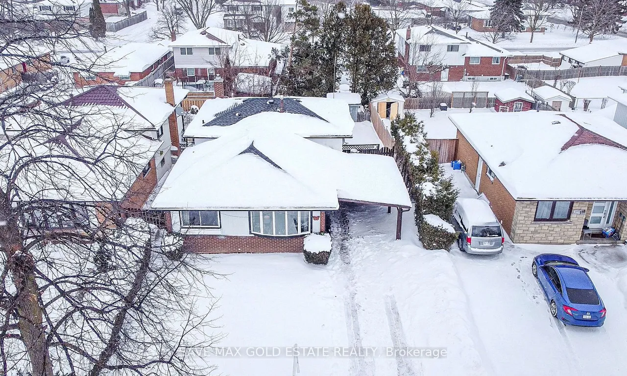 122 Hazelglen Dr, Kitchener, ON N2M 2E5