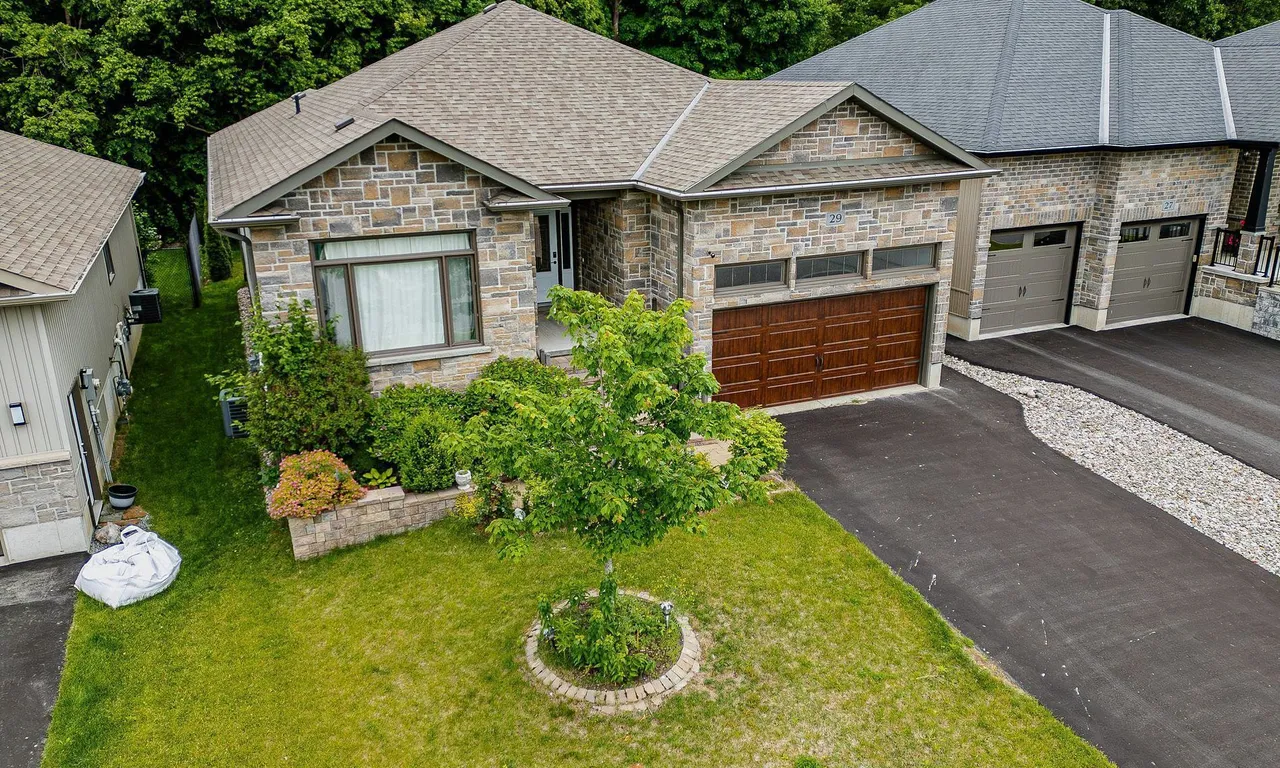 29 Autumn Grve, Quinte West, ON K8V 5P4