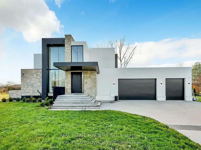 16 Bayswater Road, Quinte West, ON K8V 5P5