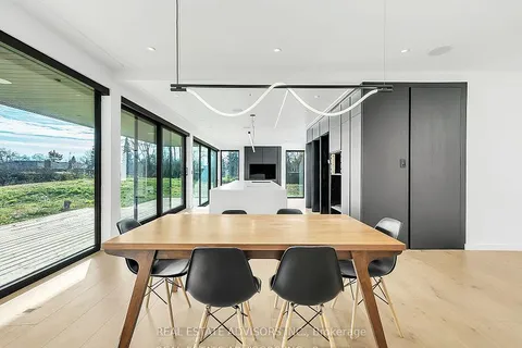 16 Bayswater Road, Quinte West, ON K8V 5P5