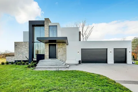 16 Bayswater Road, Quinte West, ON K8V 5P5