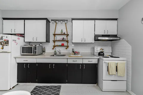 201 Alma Street, Guelph, ON N1H 5X9