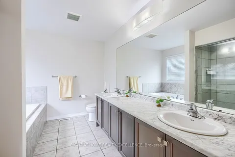 121 Esther Crescent, Thorold, ON L3B 0H1