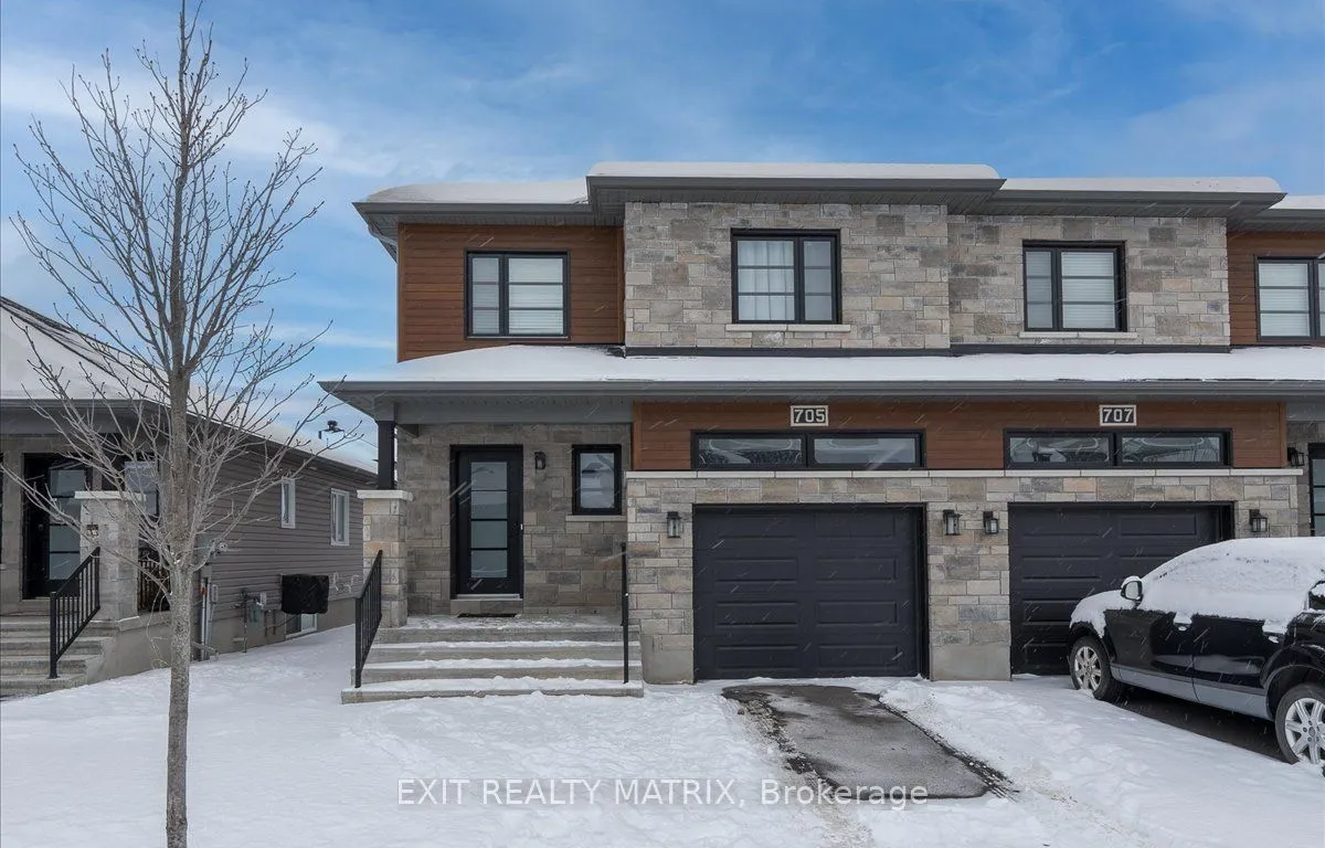 705 AZURE St, Russell, ON K4R 1E5