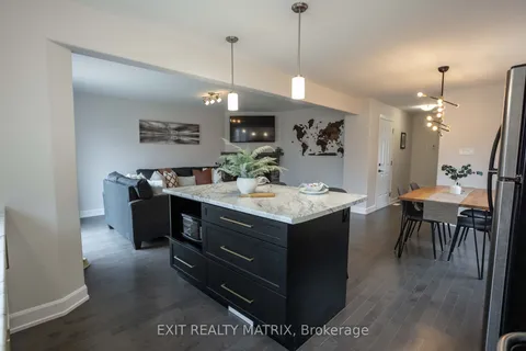 705 AZURE St, Russell, ON K4R 1E5