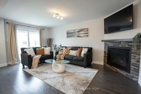 705 AZURE St, Russell, ON K4R 1E5