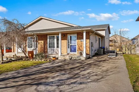 17 Waterview Crt, Welland, ON L3C 7J1