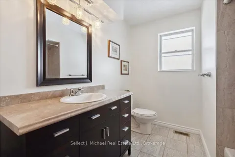 14 Tunbridge Cres, Grimsby, ON L3M 2V9
