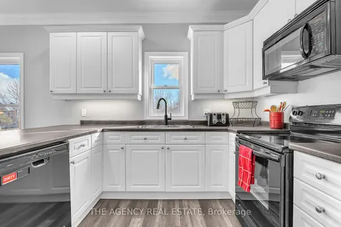 11 Meadowvale Dr, St. Thomas, ON N5P 4P2