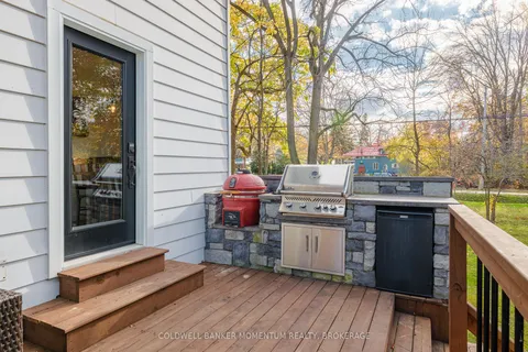 10 BETTS Avenue, Grimsby, ON L3M 2S6