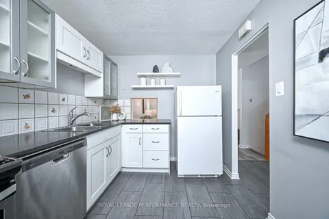 1039 Barwell Ave, Britannia Heights - Queensway Terrace N and Area, ON K2B 8H4