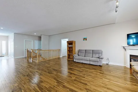 120 Southcrest Dr, Kawartha Lakes, ON L0C 1G0