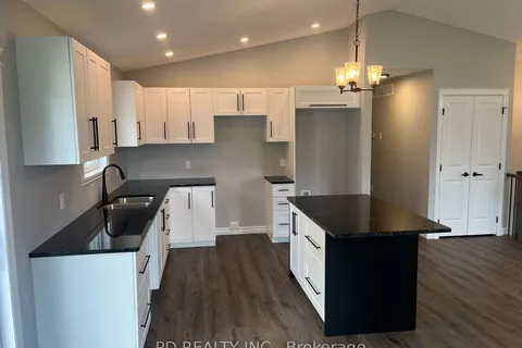 20 Queen St, Kawartha Lakes, ON K0L 2W0