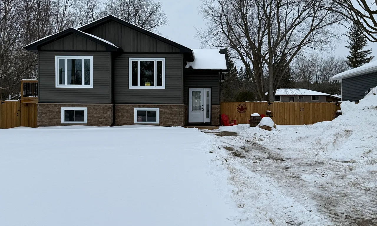 20 Queen St, Kawartha Lakes, ON K0L 2W0