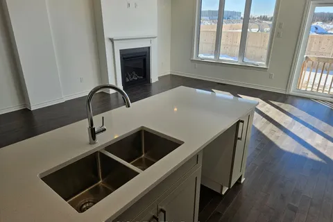 557 Sonmarg Crescent, Barrhaven, ON K2J 7A5