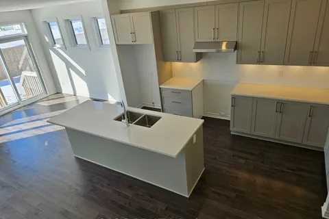 557 Sonmarg Crescent, Barrhaven, ON K2J 7A5