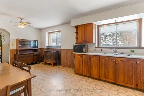 9 The Avenue Rd, Kawartha Lakes, ON K0M 2A0