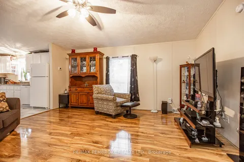 77 PINEHURST, Petawawa, ON K8H 2H2