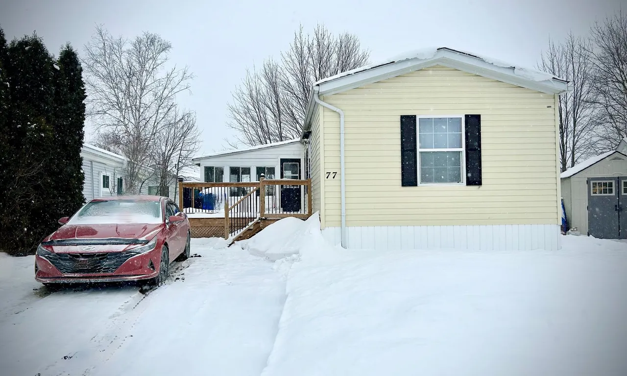 77 PINEHURST, Petawawa, ON K8H 2H2
