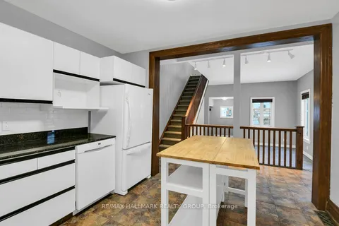 561 Edison Ave, Carlingwood - Westboro and Area, ON K2A 1V5