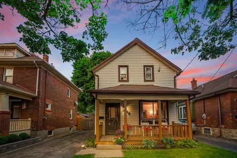 58 Woodland Ave, St. Catharines, ON L2R 5A3