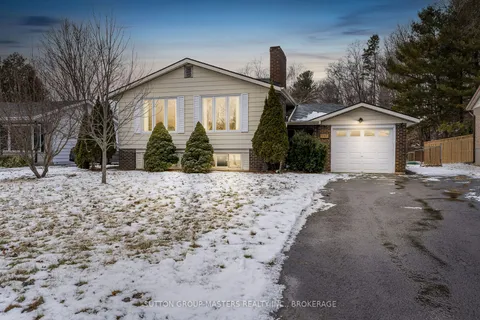 792 Safari Dr, Kingston, ON K7M 6X9