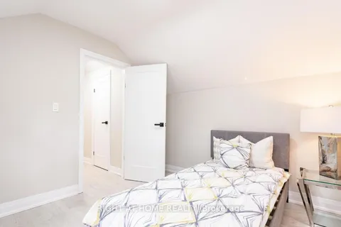 64 Smith Ave, Hamilton, ON L8L 5P1