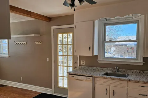 160 Elizabeth Ave, Peterborough, ON K9H 5E3