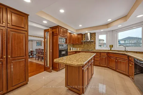 90 Derek Dr, Hamilton, ON L8G 5A7