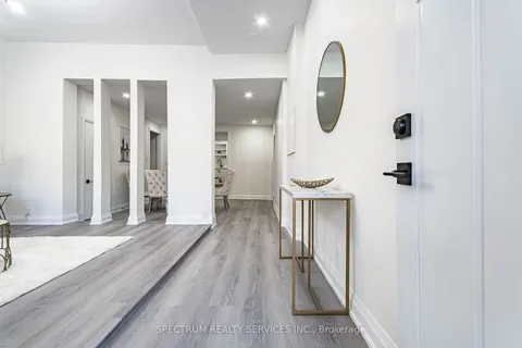 135 East Avenue, Hamilton, ON L8L 5H8