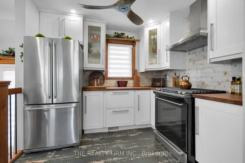 1856 Royal Cres, London, ON N5W 2A8