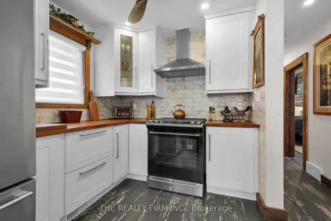 1856 Royal Cres, London, ON N5W 2A8