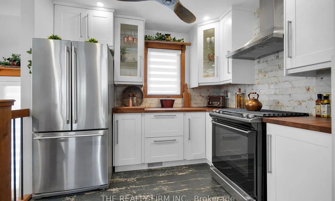 Detached living room at 1856 Royal Cres London